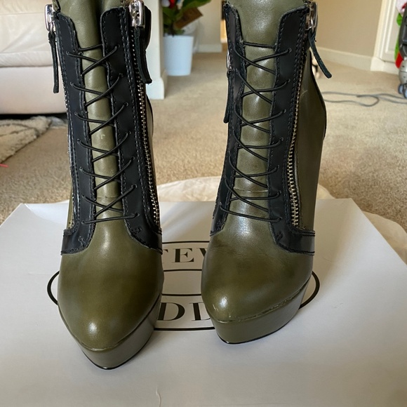 Steve Madden Sz. 7 Stiletto Boot - - Picture 6 of 7